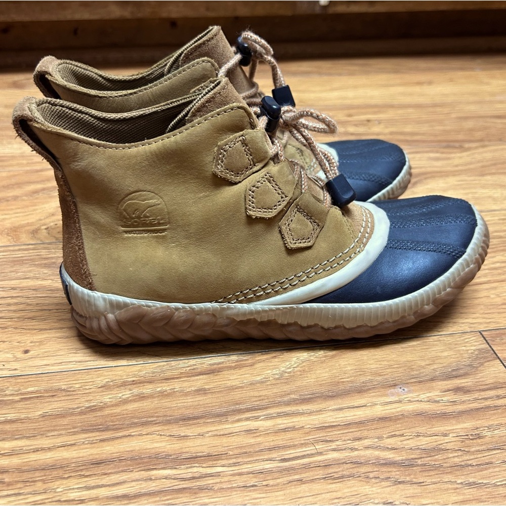 Sorel Out N About Leather Rain Snow Boot Color: Elk | Size EU37 US Youth Size 5